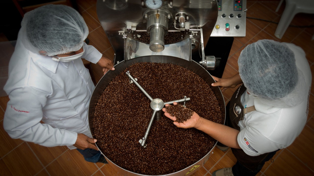 Vraem: Devida entrega módulos de procesamiento a 40 organizaciones para la transformación de granos de café y cacao